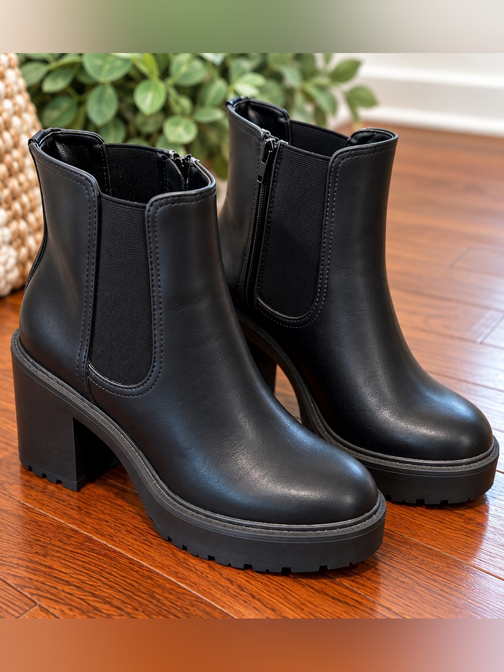 🖤 JustFab Black Chelsea Lug Boots | Size 9